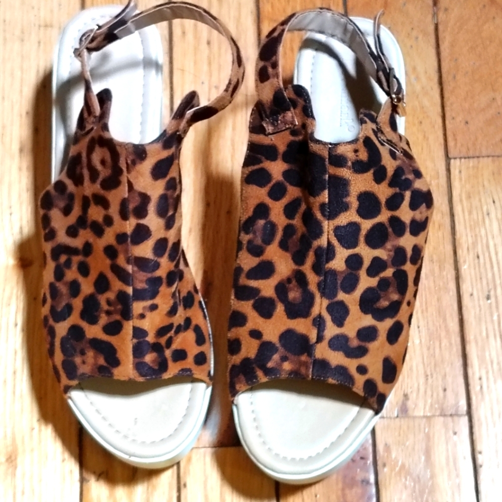 Lovemark leopard sandals